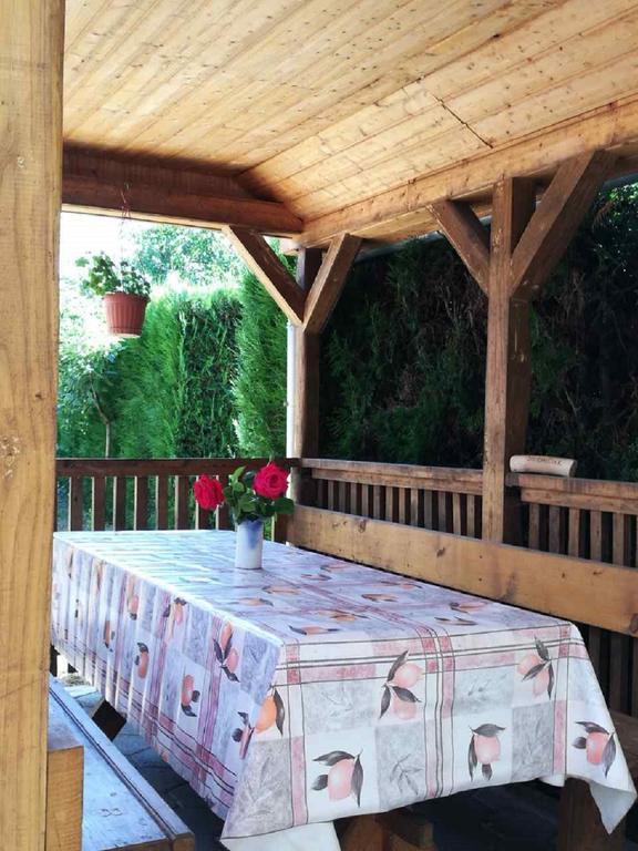 Sára Vendégház Balatonkeresztúr Extérieur photo